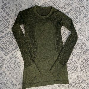 LULULEMON SWIFTLY LONG SLEEVE SIZE 4